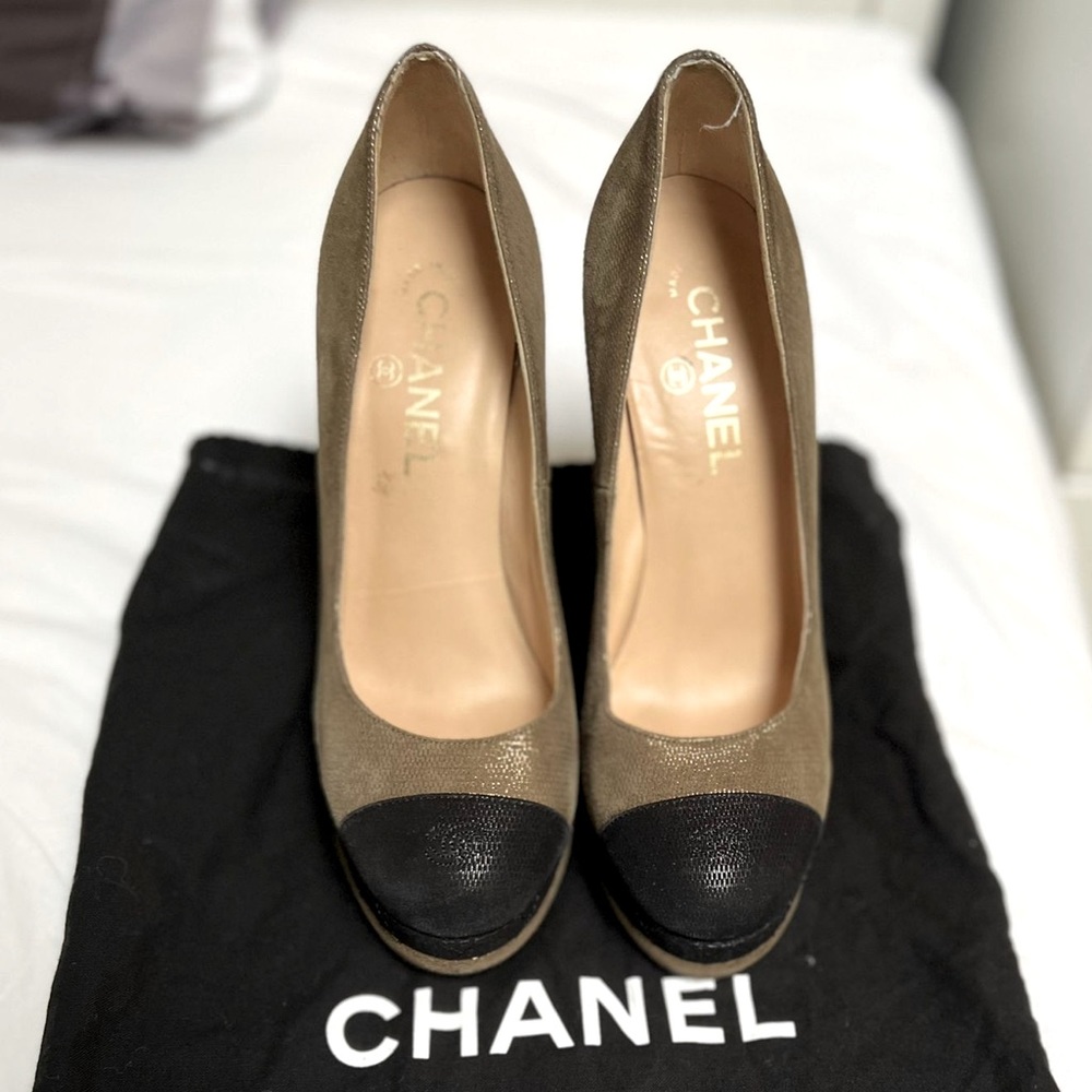 Authentic CHANEL Gold/ Black Leather Pumps